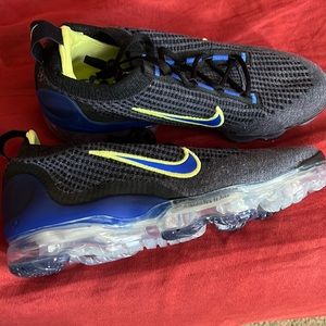 Nike VaporMax men’s size 9 navy blue & neon green New without tags never worn🔥